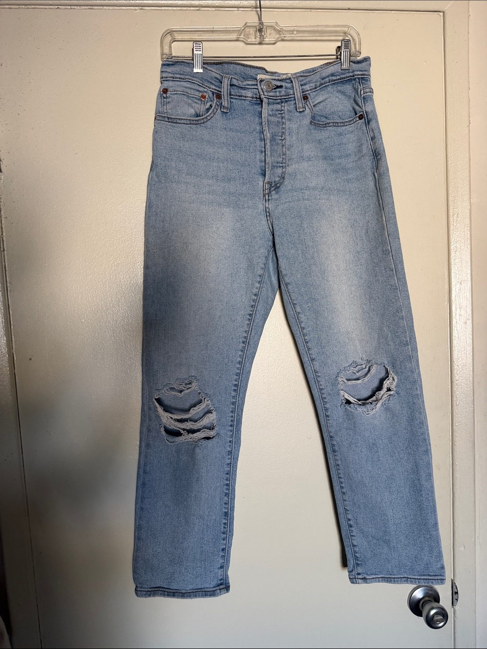 Women’s Signature by Levi Strauss Light Ripped knee Blue Denim Jeans 30W x 28L